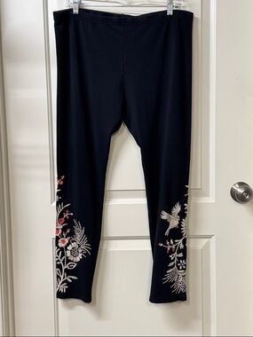 Embroidered Black Leggings with Floral Accent